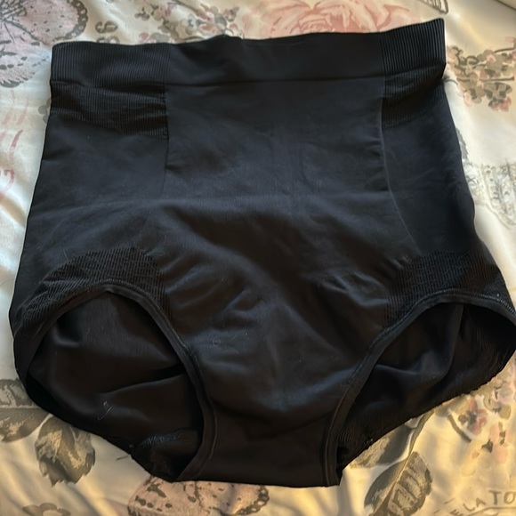 Black BALI XL High-Waisted Shapewear. ? NWOT - Picture 1 of 4